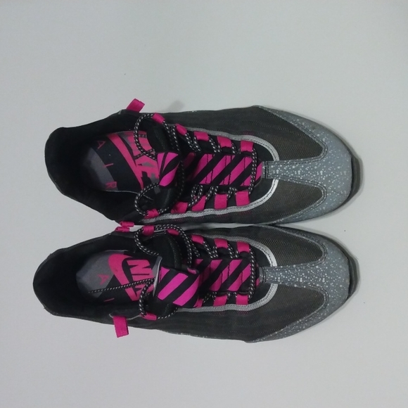 Nikes - Picture 1 of 4